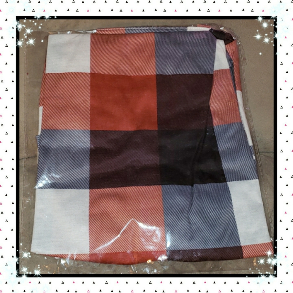 ‼️CLEARANCE PRICE FIRM‼️HP⭐Red Plaid V Neck Short Sleeve Top - Picture 3 of 4